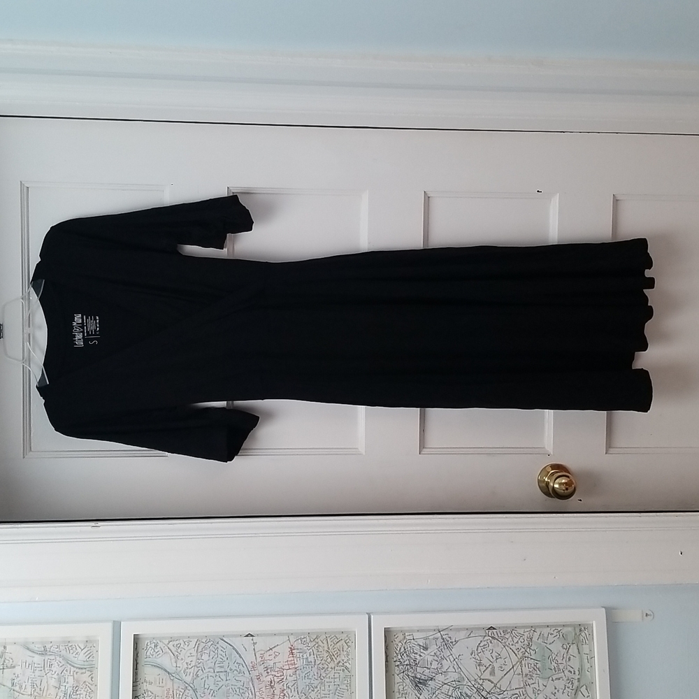 Latched mama S black maternity/nursing dress pockets
